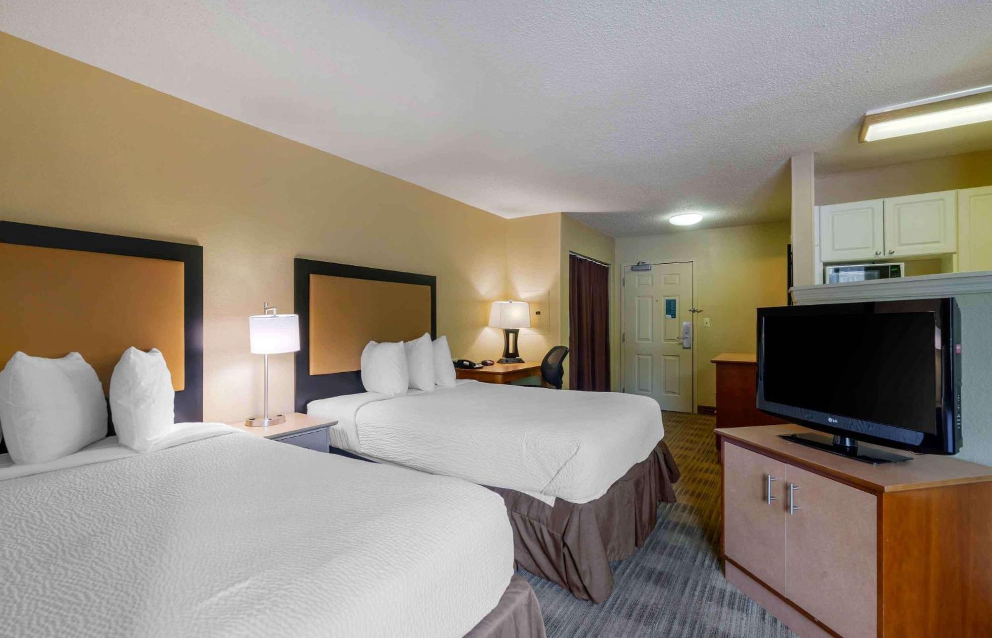 Extended Stay America Select Suites Tampa Airport Memorial Hwy West Chase Екстер'єр фото