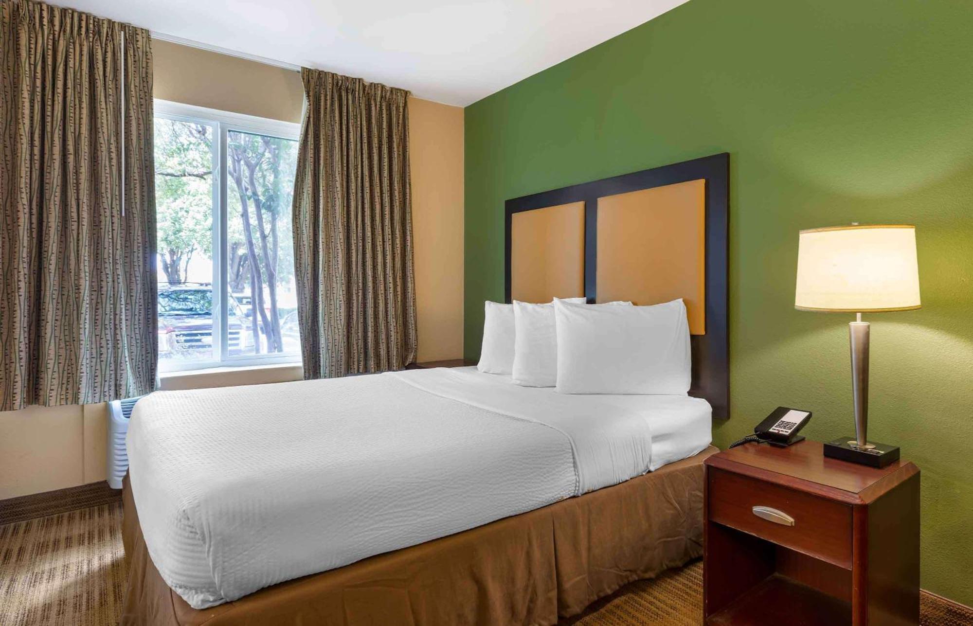 Extended Stay America Select Suites Tampa Airport Memorial Hwy West Chase Екстер'єр фото