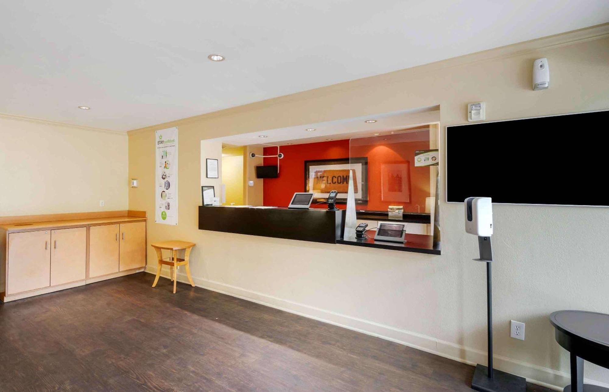 Extended Stay America Select Suites Tampa Airport Memorial Hwy West Chase Екстер'єр фото