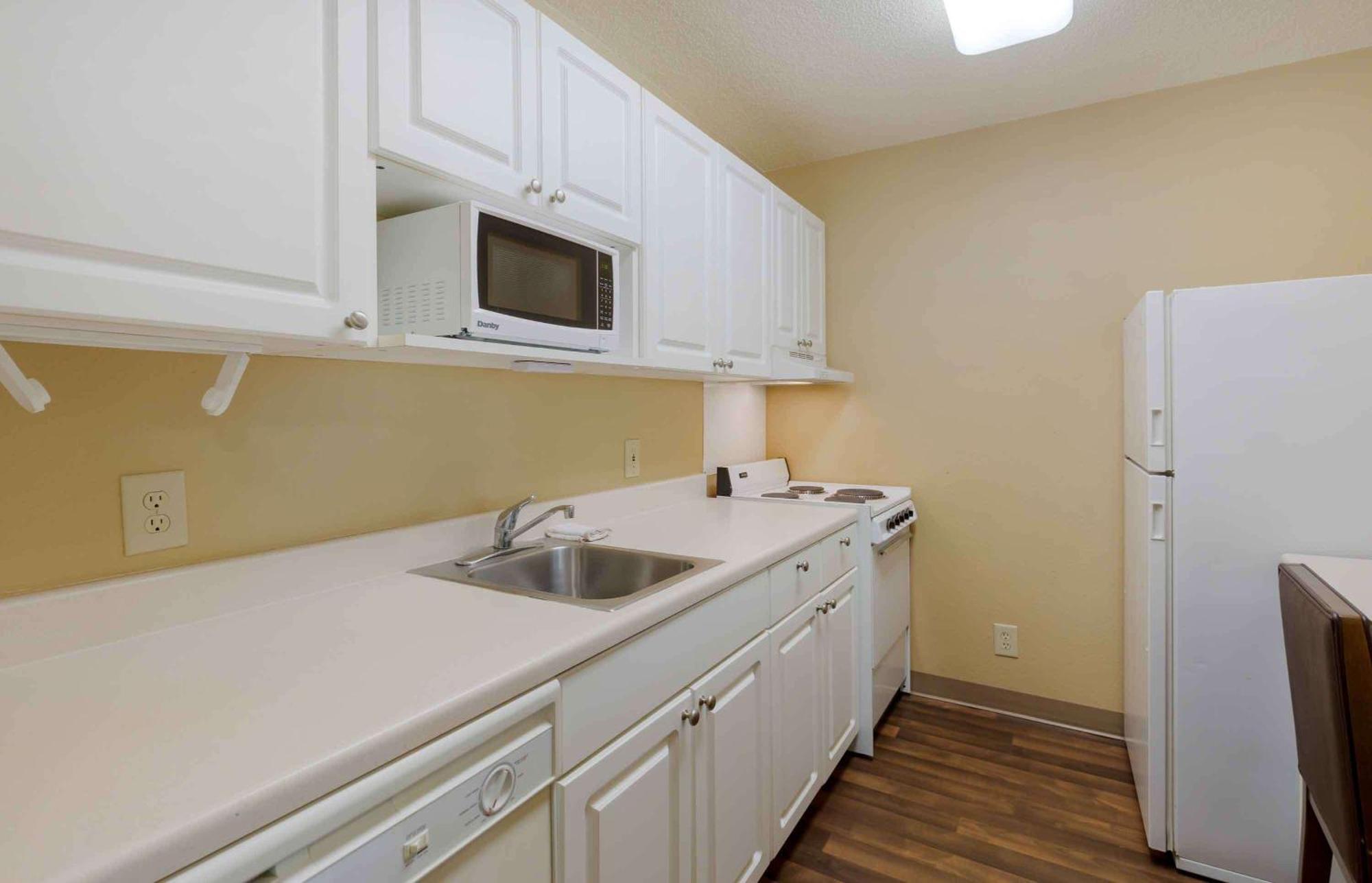 Extended Stay America Select Suites Tampa Airport Memorial Hwy West Chase Екстер'єр фото