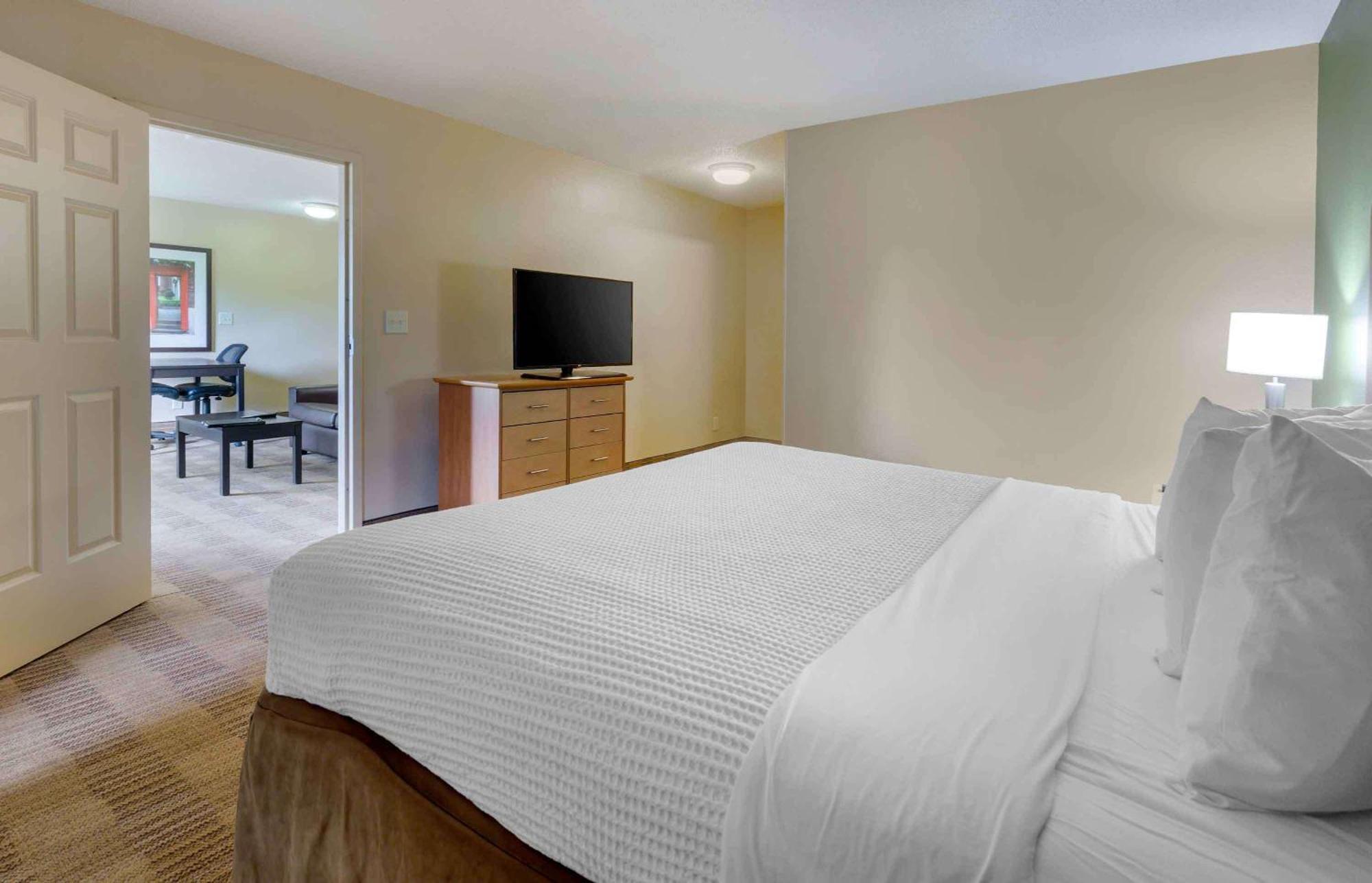 Extended Stay America Select Suites Tampa Airport Memorial Hwy West Chase Екстер'єр фото