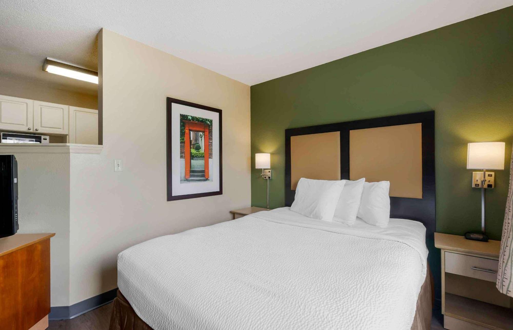 Extended Stay America Select Suites Tampa Airport Memorial Hwy West Chase Екстер'єр фото