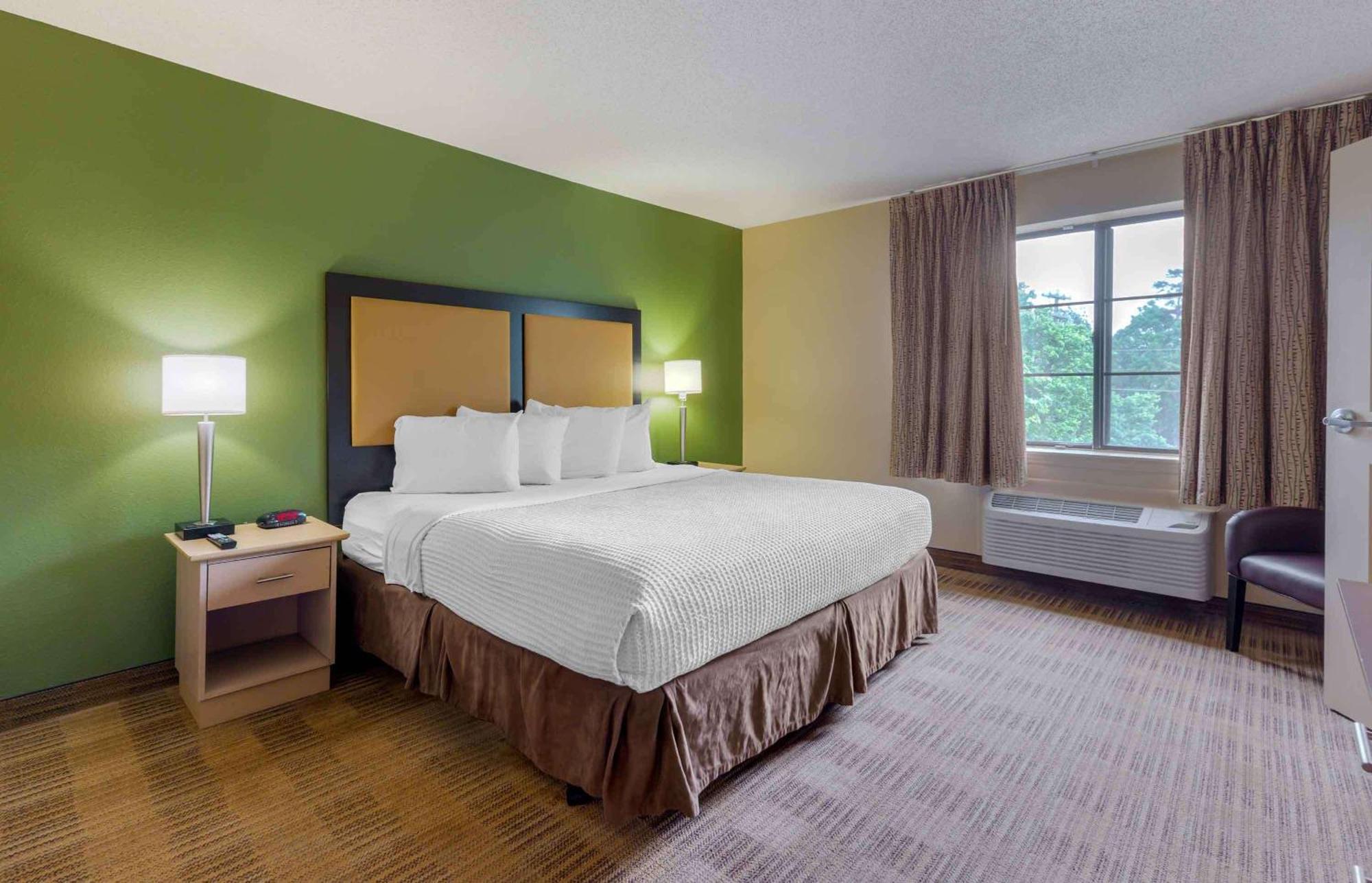 Extended Stay America Select Suites Tampa Airport Memorial Hwy West Chase Екстер'єр фото