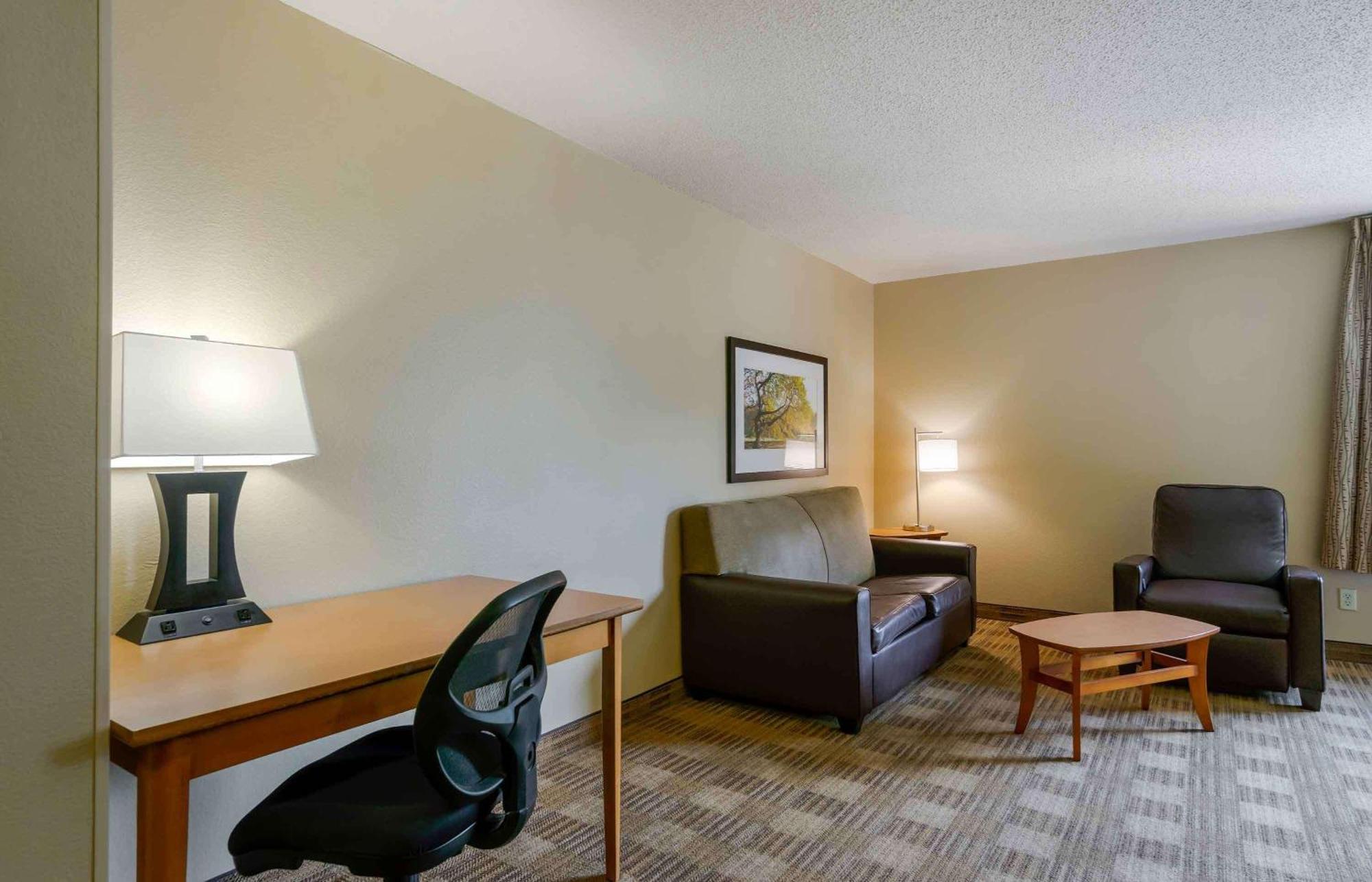 Extended Stay America Select Suites Tampa Airport Memorial Hwy West Chase Екстер'єр фото