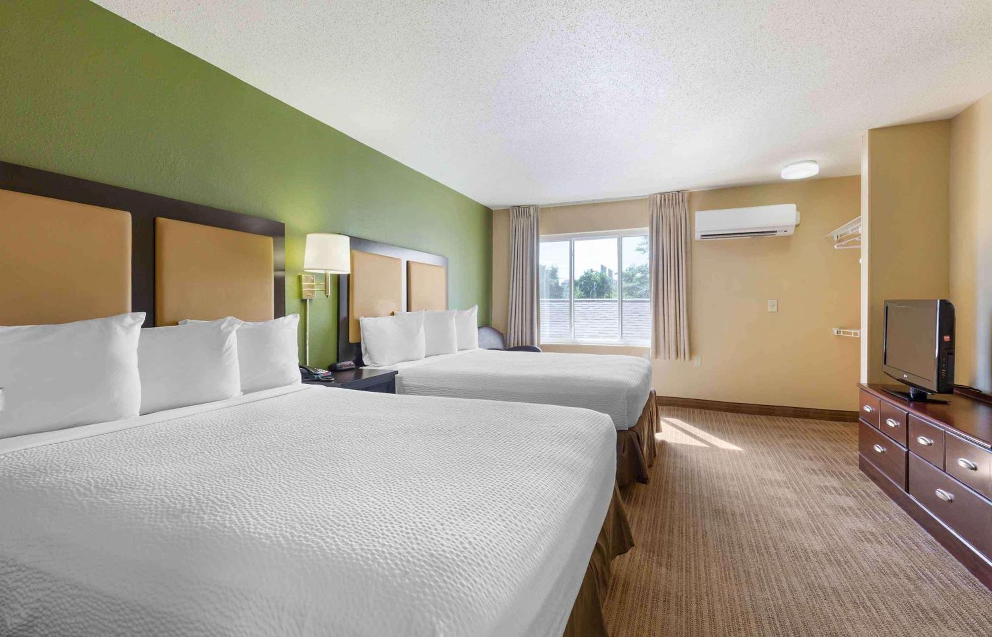 Extended Stay America Select Suites Tampa Airport Memorial Hwy West Chase Екстер'єр фото